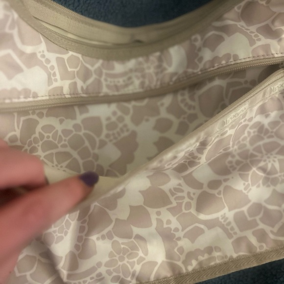 LeSportSac Beige Flowers Floral White Cross Body purse - Picture 3 of 9